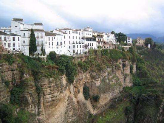 Foto - Burada yaşamak için cesaret şart! İlçe öyle bir yere kurulmuş ki...