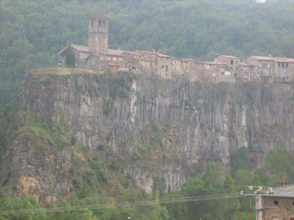 Foto - Burada yaşamak için cesaret şart! İlçe öyle bir yere kurulmuş ki...
