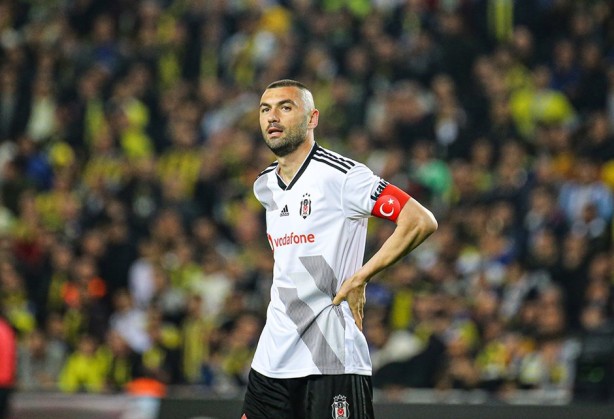 Foto - Burak Yılmaz, tepki gelince Çinlilerden özür diledi