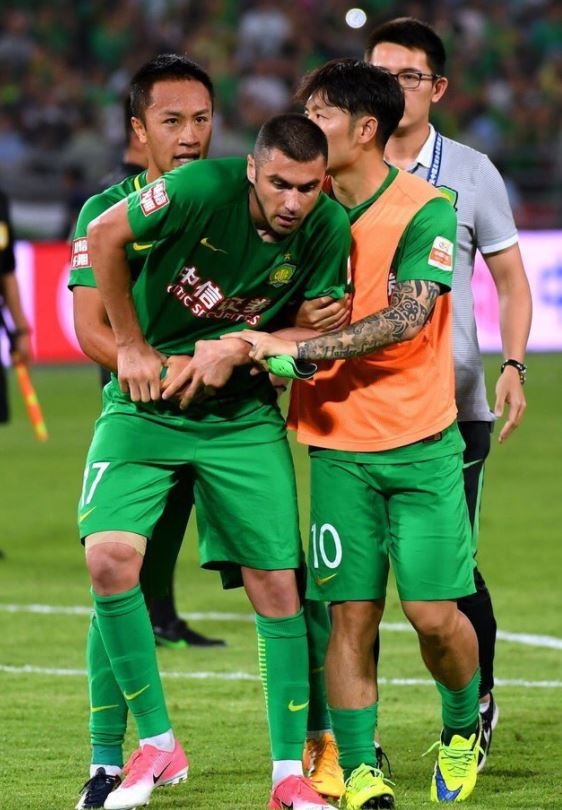 Foto - Burak Yılmaz'a dinsel ırkçılık yapıldı!