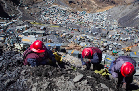 Foto - Buranın topraklarından altın fışkırıyor! Maden sahipleri, çalışanlara 'Altını bulun sizin olsun' diyerek izin verdi