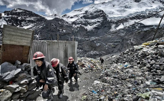 Foto - Buranın topraklarından altın fışkırıyor! Maden sahipleri, çalışanlara 'Altını bulun sizin olsun' diyerek izin verdi