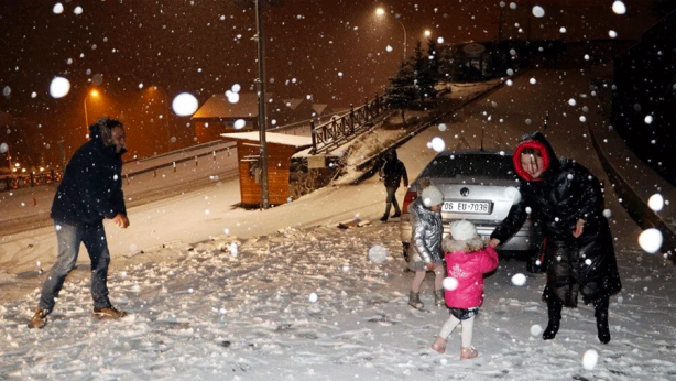 Foto - Burası Alaska'dan değil TÜRKİYE'den! O ilimizde minibüsler değil atlı kızaklar çalışıyor