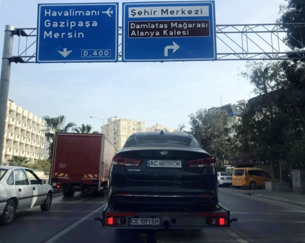 Burası Antalya! Rus ve Ukrayna plakalı araçlarla büyük çakallık