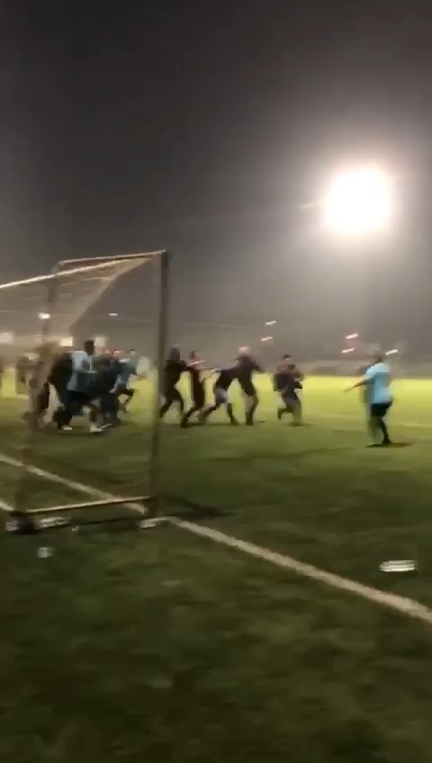Foto - Burası boks ringi değil, futbol sahası! Yok böyle bir kavga... Bu neyin kafası böyle yahu...