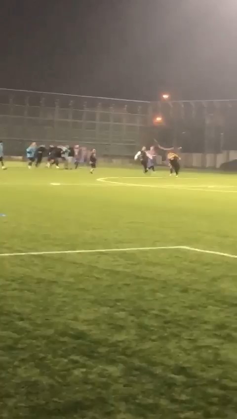 Foto - Burası boks ringi değil, futbol sahası! Yok böyle bir kavga... Bu neyin kafası böyle yahu...