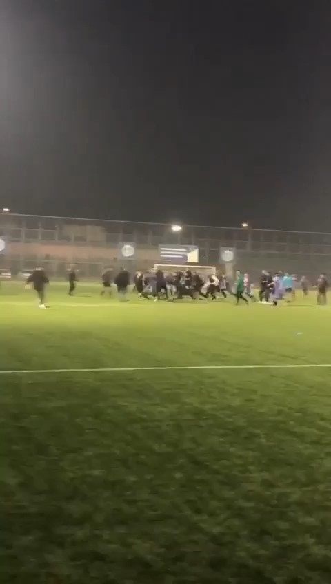 Foto - Burası boks ringi değil, futbol sahası! Yok böyle bir kavga... Bu neyin kafası böyle yahu...