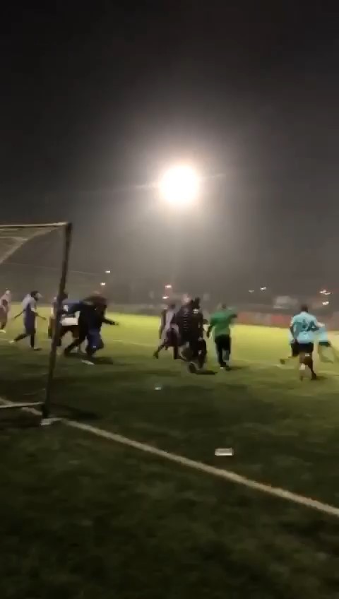 Foto - Burası boks ringi değil, futbol sahası! Yok böyle bir kavga... Bu neyin kafası böyle yahu...
