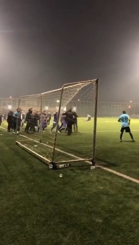 Foto - Burası boks ringi değil, futbol sahası! Yok böyle bir kavga... Bu neyin kafası böyle yahu...