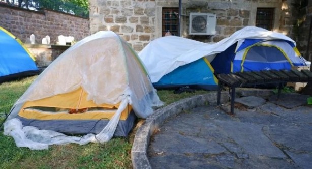 Foto - Burası evsizlerin olduğu ABD değil Türkiye! Bir ilimizde dışarıda yatmaya başladılar
