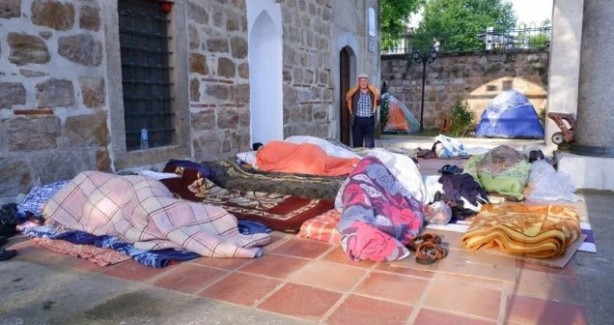 Foto - Burası evsizlerin olduğu ABD değil Türkiye! Bir ilimizde dışarıda yatmaya başladılar