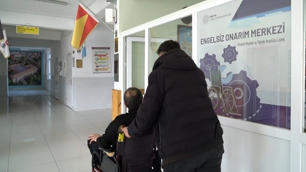 Foto - Burası fabrika değil lise!