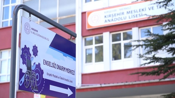 Foto - Burası fabrika değil lise!