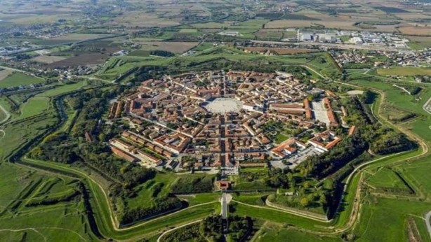 Burası Fransa’nın değil Türkiye’nin Paris’i! O ilimizde yer alıyor! Bir Eyfel Kulesi eksik! Akın akın gidip bunu yapıyorlar