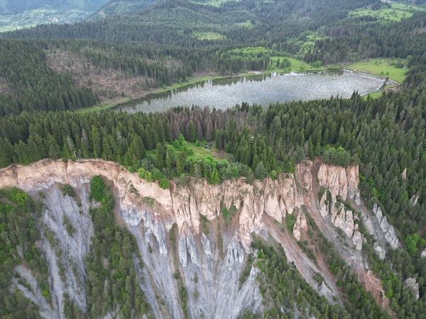 Burası Kapadokya değil! Peribacaları nefes kesiyor