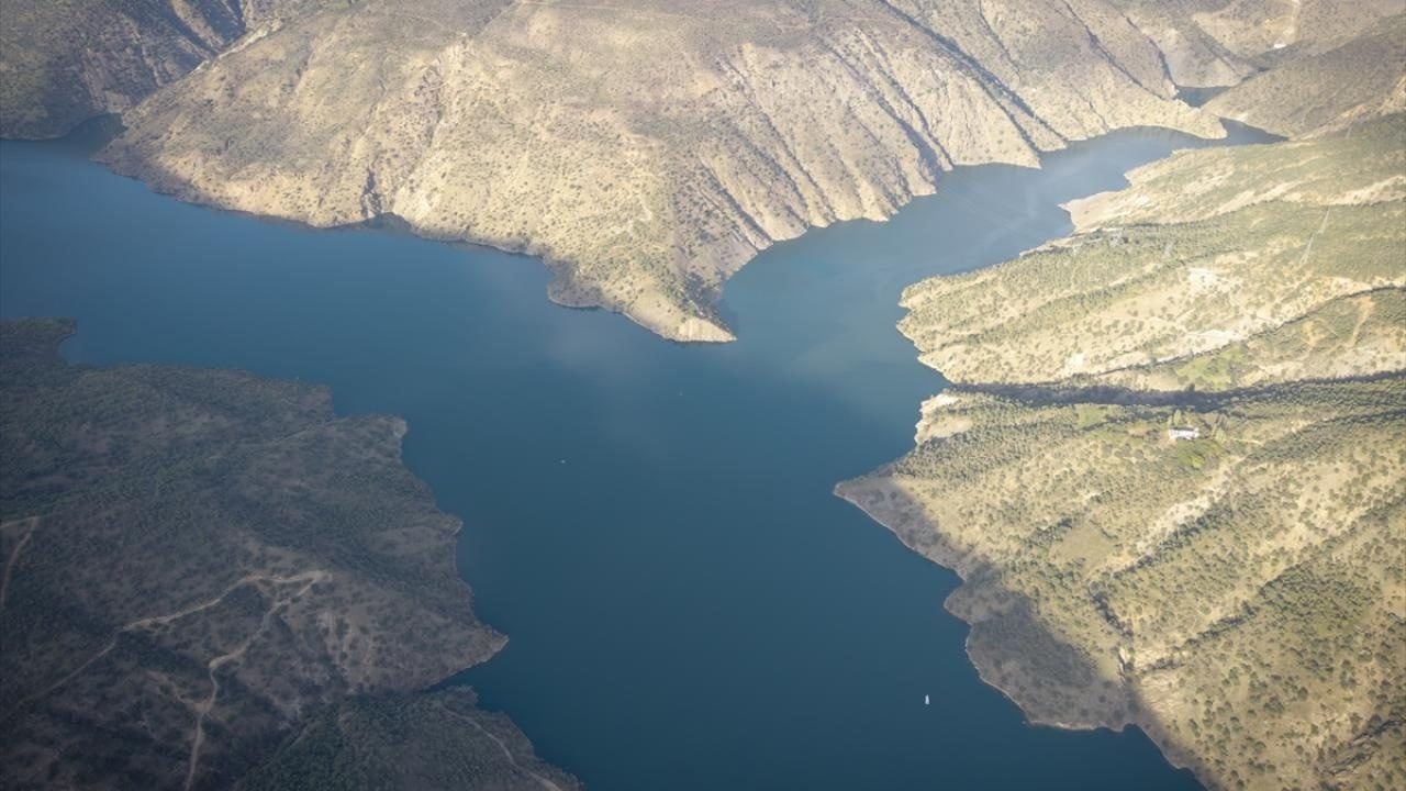Foto - Burası Karakaya Barajı! 3 ilin sınırlarının kesiştiği nokta böyle görüntülendi