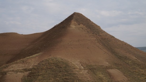 Foto - Burası Mısır değil Türkiye! O ilimizdeki piramitleri gören hayrete düşüyor: İçerisi gizemli tünellerle dolu