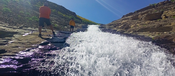 Foto - Burası teröristlere peşkeş çekilemez! Yüksekova'ya bir de böyle bakın