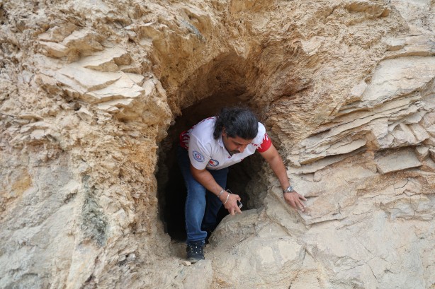 Foto - Buraya girebilmek için cüce olmak gerekiyor! O dağ yıllardır gizemini koruyor