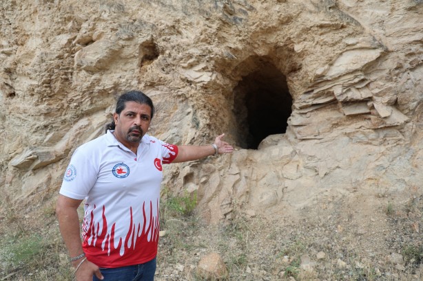 Foto - Buraya girebilmek için cüce olmak gerekiyor! O dağ yıllardır gizemini koruyor