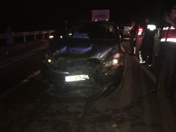  Burdur-Antalya Karayolu'nda 2 otomobil kafa kafaya çarpıştı