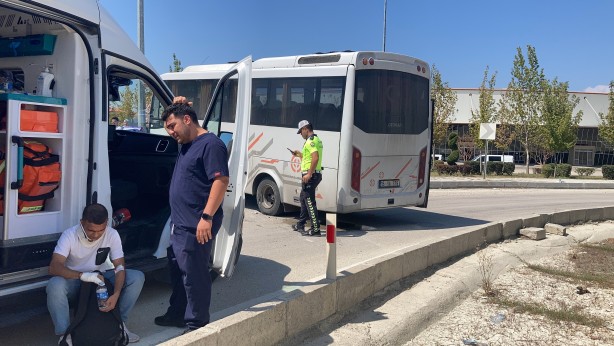 Foto - Burdur'da freni patlayan yolcu midibüsü üst yoldan otogar içine düştü