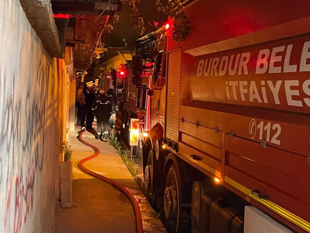 Foto - Burdur’da gece saatlerinde bir evde çıkan yangında maddi hasar oluştu