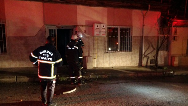 Foto - Burdur’da gece saatlerinde bir evde çıkan yangında maddi hasar oluştu