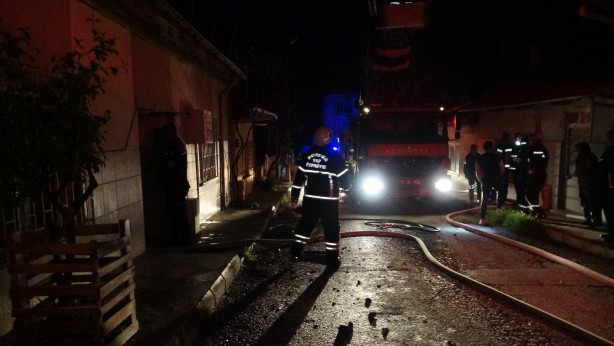 Foto - Burdur’da gece saatlerinde bir evde çıkan yangında maddi hasar oluştu