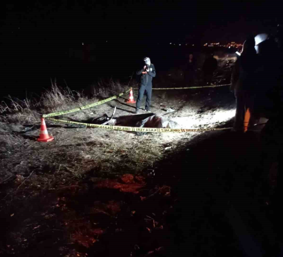 Foto - Burdur’da kontrolden çıkan otomobil şarampole devrildi: 2 ölü, 1 ağır yaralı