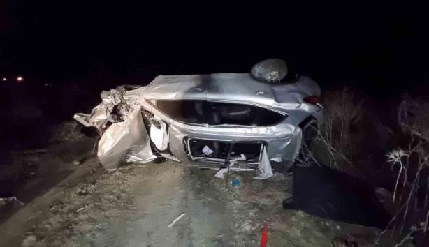 Burdur’da kontrolden çıkan otomobil şarampole devrildi: 2 ölü, 1 ağır yaralı