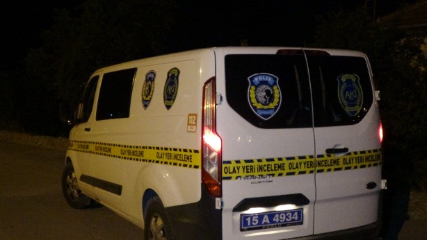 Foto - Burdur’da otomobile sıkılan kurşunlar balkonda oturan yaşlı çifte isabet etti