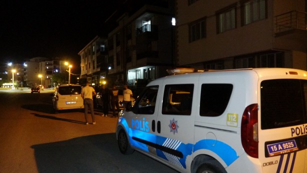 Foto - Burdur’da otomobile sıkılan kurşunlar balkonda oturan yaşlı çifte isabet etti