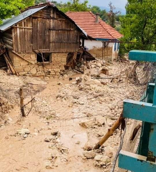 Burdur'da sel hayatı felç etti! Hayvanlar telef oldu