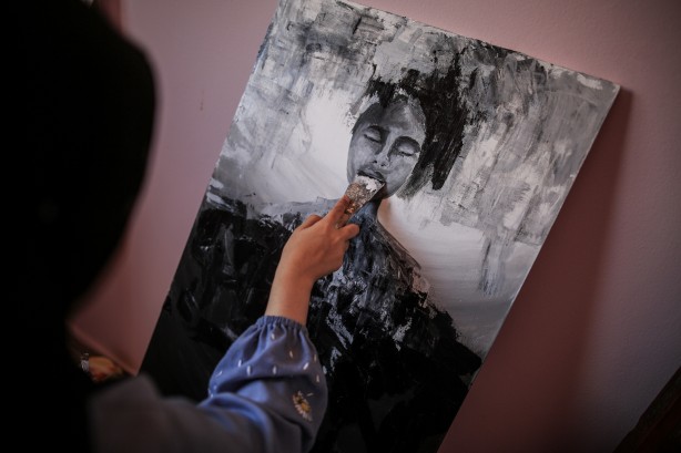 Foto - Burgsdorff, İsrail'in öldürdüğü Filistinli sanatçının ailesini ziyaret etti