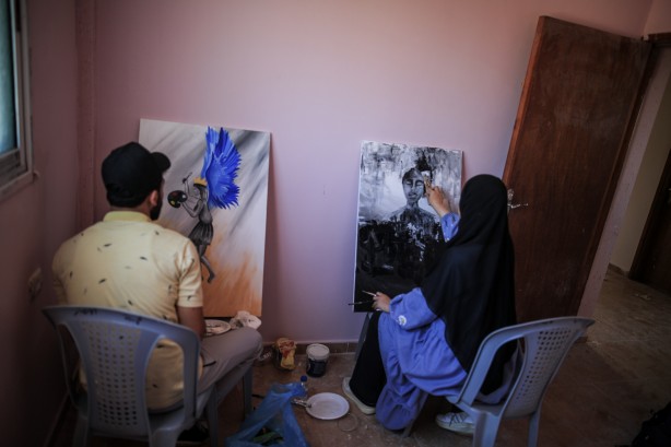 Foto - Burgsdorff, İsrail'in öldürdüğü Filistinli sanatçının ailesini ziyaret etti