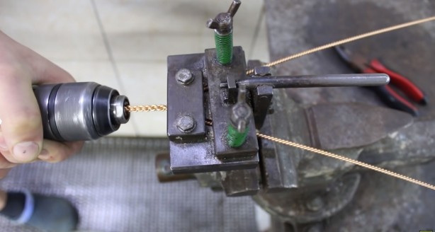 Foto - Burgu bileziğin nasıl yapıldığını hiç merak ettiniz mi? İşte cevabı…