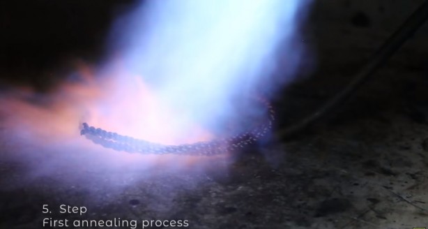 Foto - Burgu bileziğin nasıl yapıldığını hiç merak ettiniz mi? İşte cevabı…