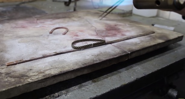 Foto - Burgu bileziğin nasıl yapıldığını hiç merak ettiniz mi? İşte cevabı…