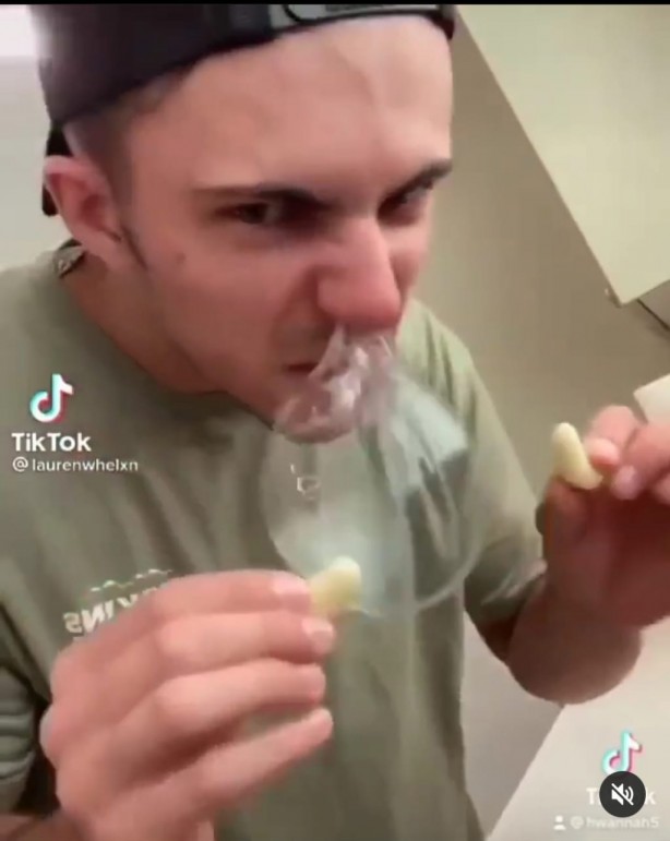 Foto - Burnunuza sarımsak sokup beklerseniz bakın oluyor! İnanılmaz görüntüler sosyal medyada infiale neden oldu