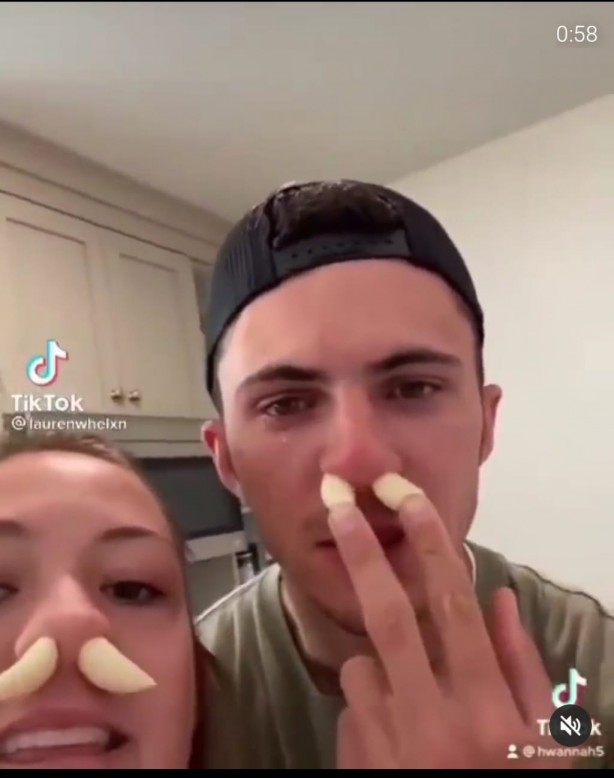 Burnunuza sarımsak sokup beklerseniz bakın oluyor! İnanılmaz görüntüler sosyal medyada infiale neden oldu