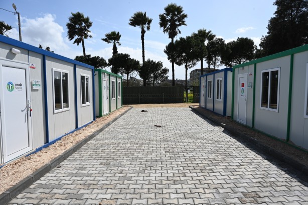 Foto - Bursa Büyükşehir Belediyesi, depremzedelerin yanında...