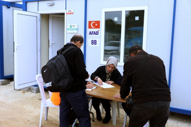 Foto - Bursa Büyükşehir Belediyesi, depremzedelerin yanında...