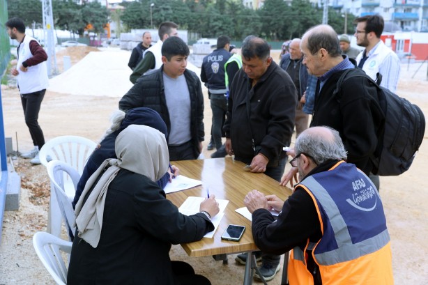 Foto - Bursa Büyükşehir Belediyesi, depremzedelerin yanında...