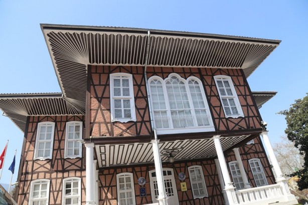 Foto - Bursa Eski Belediye Binası