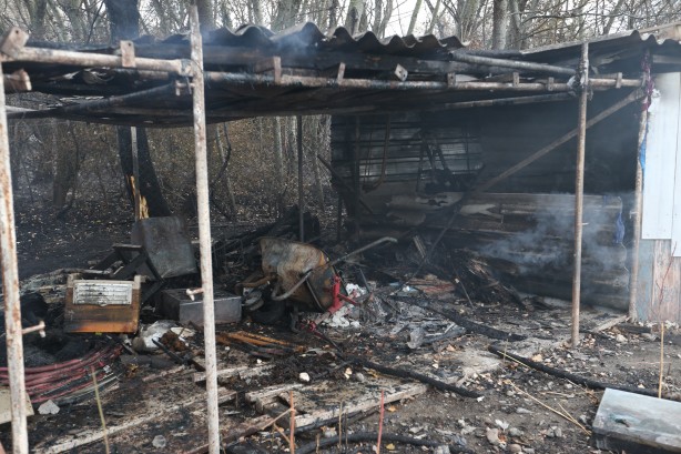 Foto - Bursa'da ağaçlık alanda çıkan yangın söndürüldü