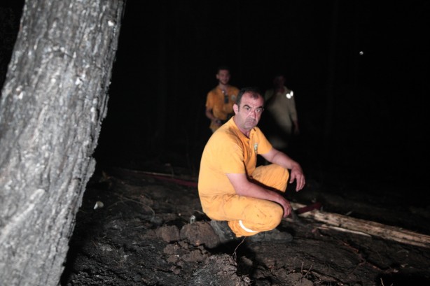 Foto - Bursa’da çıkan orman yangınına gece saatlerinde müdahale sürüyor