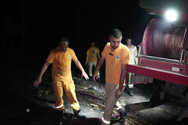 Bursa’da çıkan orman yangınına gece saatlerinde müdahale sürüyor