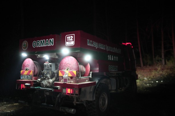 Foto - Bursa’da çıkan orman yangınına gece saatlerinde müdahale sürüyor