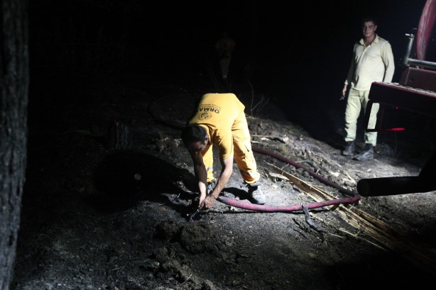 Foto - Bursa’da çıkan orman yangınına gece saatlerinde müdahale sürüyor